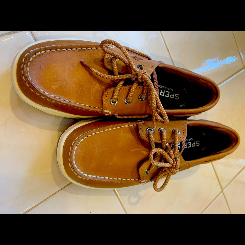 Sperry shoes men size 7.5. Worn a handful of times only.